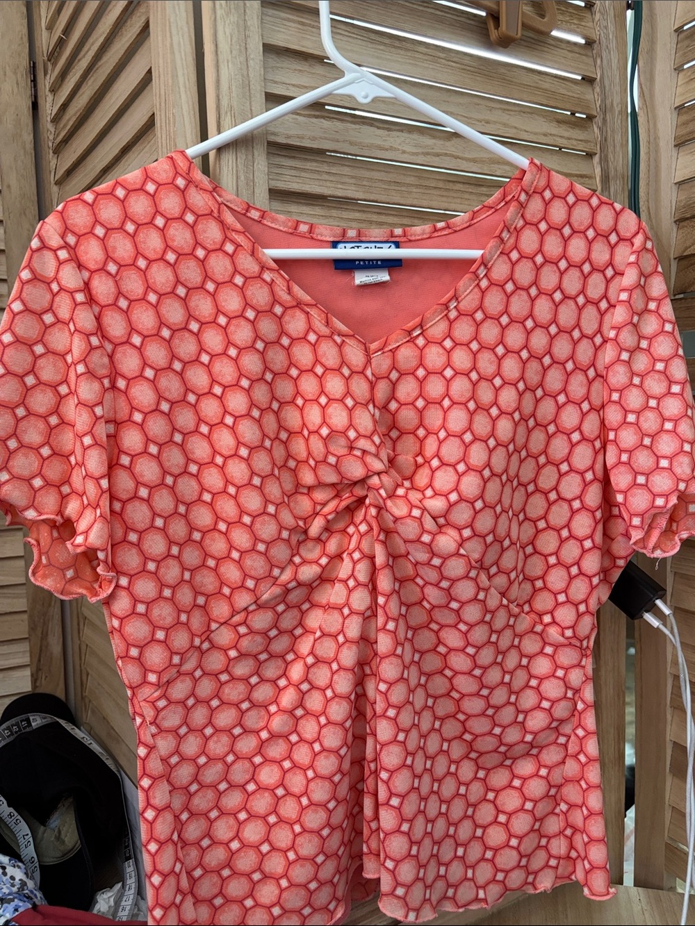 Notches Coral Hexagon Twist-Front Short Sleeve Top Petite Large